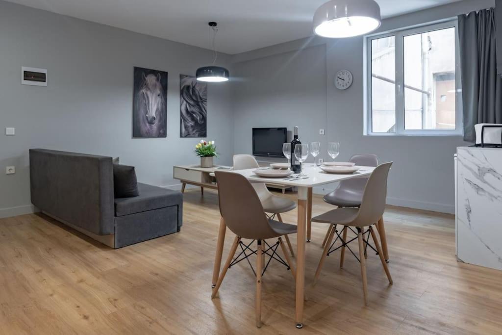 Modern, Quite 1-Bdr Apt 5 Min Walk To Acropolis 雅典 外观 照片